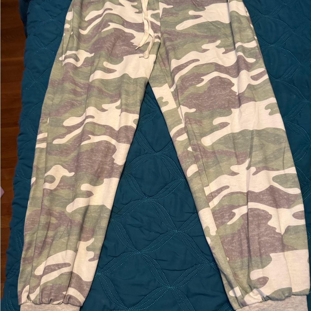 Womens Camouflage Jogger Pants Size L